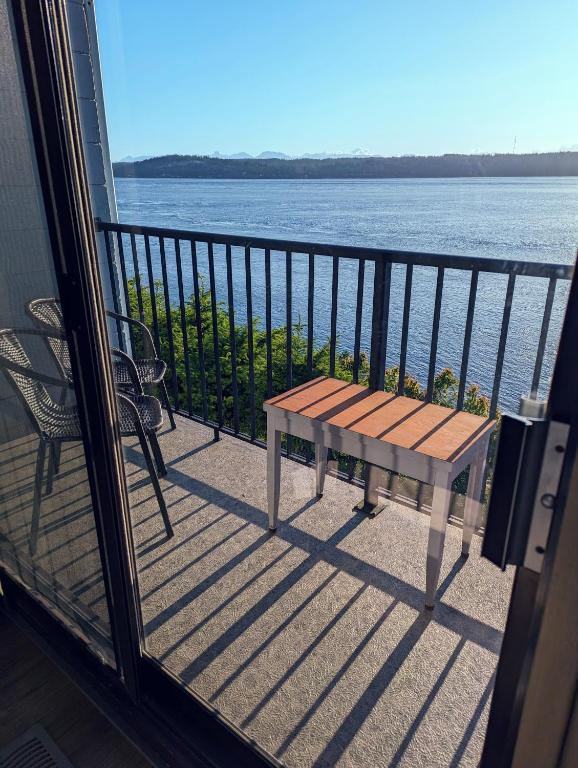 Oceanfront Room with Private Balcony 2 Double Main Floor - Photo 22